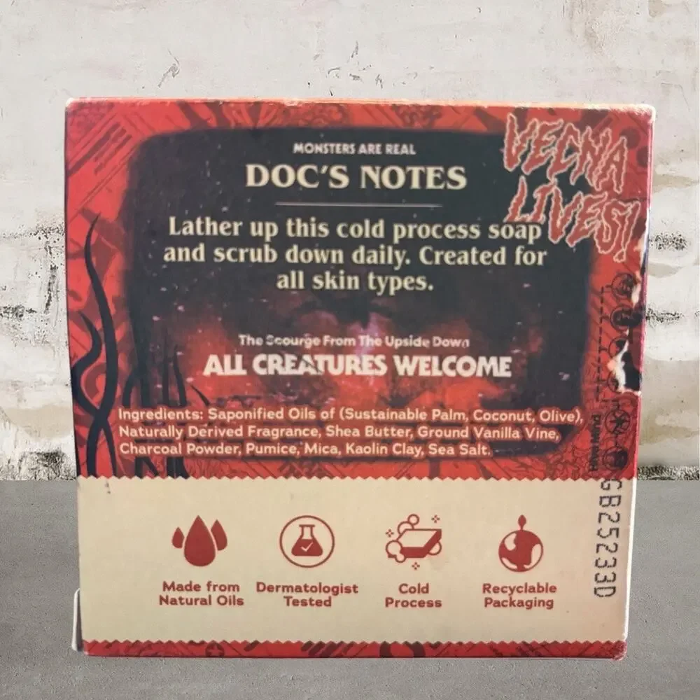 Dr. Squatch Vecna's Curse Men's Natural Soap - Red